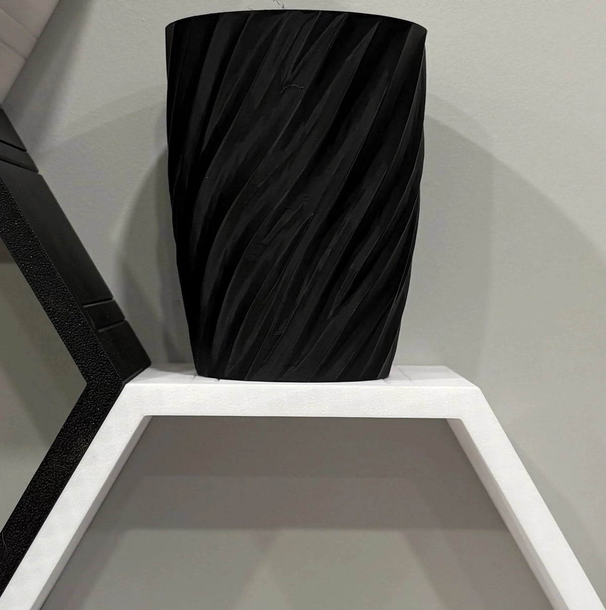 Cache-pot « Vagues noires »