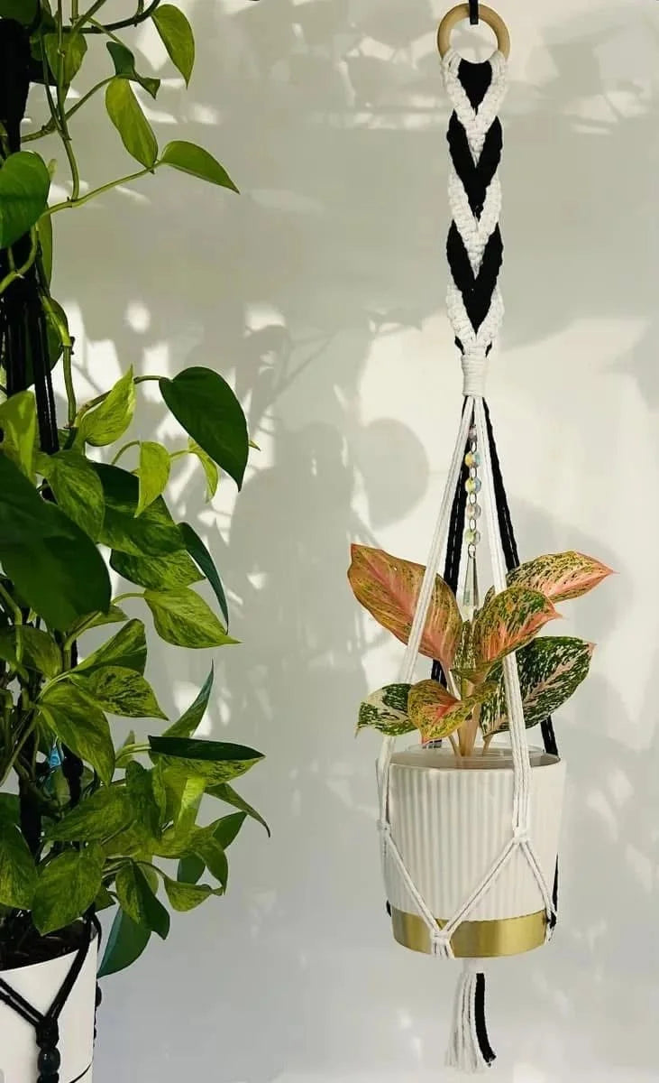 Macramé noir et blanc tressé avec cristaux